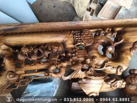 Họa tiết hoa mai và cặp chim điểu được khắc họa sinh động trên quây sập