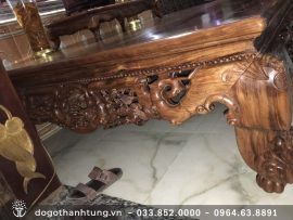 Chân, quây và mặt sập được ghép với nhau bằng kỹ thuật mộng thủng truyền thống. Đường nối khít, nhỏ được xử lý khéo léo