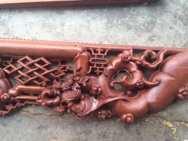 Từng đường đục triện to nhỏ đều được nghệ nhân tính toán và thực hiện có chủ đích, chăm chút cực kỳ cẩn thận