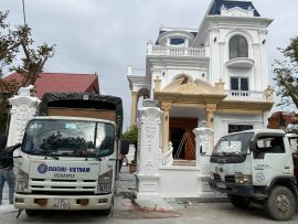 Xưởng Thanh Tùng có xe tải chuyên dụng để vận chuyển bộ bàn ghế và đảm bảo không có xước xoát trong quá trình vận chuyển