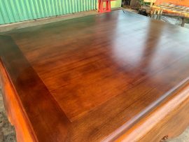 Mặt sập được đánh giáp mịn, phủ sơn PU cao cấp bóng loáng màu nâu cánh gián