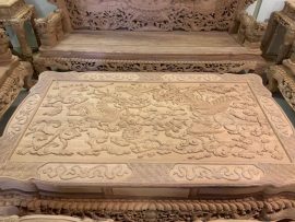 Mặt bàn chạm nổi Tứ Linh - biểu tượng của sự cao sang, quyền quý đồng, mang đến giá trị tâm linh to lớn cho các gia đình.