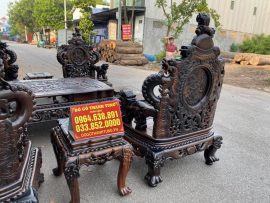 Bộ sản phẩm được đục khắc cả 2 mặt vô cùng tỉ mỉ, đẹp mọi góc nhìn