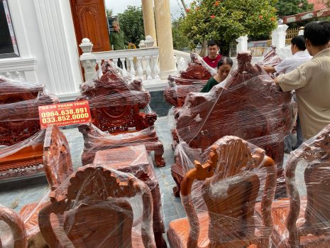 Bộ bàn ghế Rồng đỉnh 10 món gỗ hương đỏ Lào - anh Hải (Vinpearl Cửa Hội)