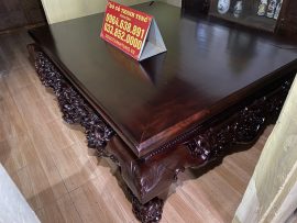 Mặt sập ghép từ 2 tấm gỗ gụ nguyên khối. Bộ sập được thiết kế rời dễ lắp, dễ di chuyển