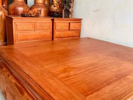 Các đường mộng gỗ xử lý khéo léo, mịn đẹp tăng thêm giá trị cho bộ sập