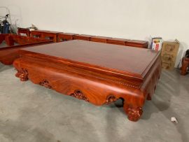 Quây sập đục tay thủ công 3 mặt, ít họa tiết nên dễ dàng lau chùi