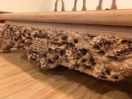 Mai điểu là biểu tượng của mùa xuân, của tiếng chim ca, của sự sinh sôi nảy nở. Bộ sập mang lại vượng khí cho căn phòng