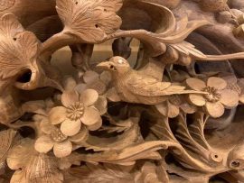 Từng chi tiết đục khắc được nghệ nhân đặt tâm huyết rất nhiều nên nét nào nét ấy đều rất có hồn.