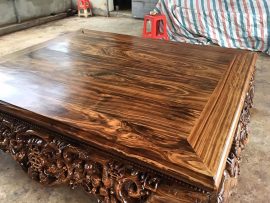 Mặt sập ghép từ 3 tấm gỗ nguyên khối vân gỗ cẩm vàng xoắn siêu đẹp