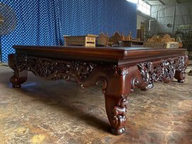 Quây sập được chạm tam diện với các góc vuông vắn, nhìn đâu cũng đẹp