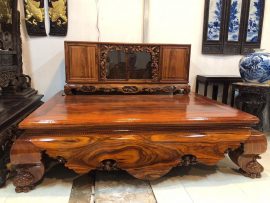 Đường vân xoắn đen độc đáo hoàn toàn tự nhiên làm nổi bật vẻ đẹp của bộ sập này