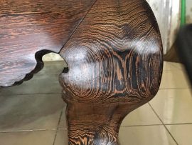 Chân sập dạ cá với thiết kế khuỳnh to ở trên, eo thon ở dưới tạo sự duyên dáng nhưng vẫn rất vững chãi