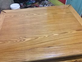 Mặt sập đóng khung tranh dày 10p với 2 góc được thiết kế hở để thớ gỗ co giãn tùy theo thời tiết nóng lạnh mà không làm xô lệch cấu trúc