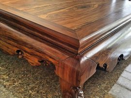 Sập được đóng vuông vắn, mộng gỗ mịn và được xử lý rất tinh tế