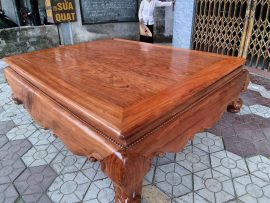 Các góc cạnh của sập được thiết kế vuông vắn, sang mọi góc nhìn