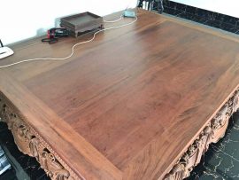 Mặt sập được đánh giáp kỹ, mịn màng, phủ lên lớp sơn PU cao cấp dưỡng gỗ