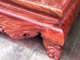 Bộ sập được ghép theo phương pháp nối mộng truyền thống. Các đường ghép khít không lộ. Kiểu ghép này giúp tăng tuổi thọ của sập