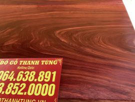 Đường xoắn của vân gỗ hương đá tạo điểm nhấn và tăng giá trị cho bộ phản gỗ