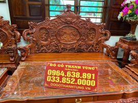 Mặt bàn được chạm vẩy nền tranh tứ linh quần tụ. Chương ghế đục sắc nét từng chi tiết Rồng - Nghê - Phượng vô cùng sinh động và có hồn