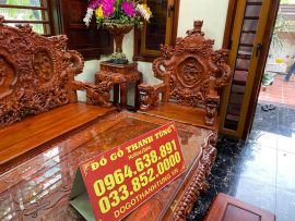 Tay ghế đục Nghê lăn cầu vừa ngạo nghễ vừa ấn tượng. Tay đục nguyên khối, không chắp ghép