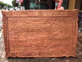 Mặt bàn chạm vảy nền tranh tứ linh chầu nguyệt đóng khung tranh đẹp