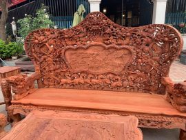 Đoản dài đục chạm cầu kì hình ảnh 9 con rồng và 8 con ngựa hoan toàn bằng tay, đục kênh bong chăm chút từng chi tiết