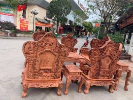 Bộ sản phẩm cao cấp được đục khắc cả 2 mặt kênh bong tinh xảo với các họa tiết có hồn