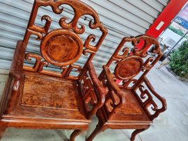 Cặp ghế đơn mẫu móc mỏ gỗ cẩm vàng phun Pu bóng đẹp