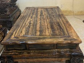 Bàn có ngưn kéo, chân bàn dáng Lân quỳ vững chãi