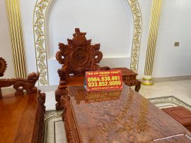 Chiếc ghế đơn trông như ngai vàng với tay vịn đục nguyên hình con nghê vờn cầu