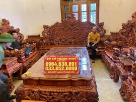 Chiếc đoản dài vách đặc vừa cho 4-5 người ngồi thoải mái. Chương đoản đục tay kênh bong hoa tiết các linh vật mang ý nghĩa phong thủy sâu sắc