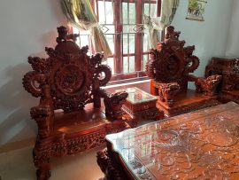 Ghế đơn và đôn kẹp trong bộ siêu phẩm bàn ghế Rồng đỉnh