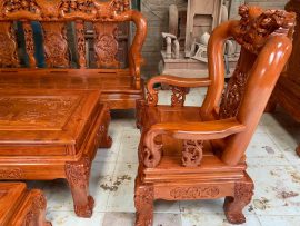 Tay ghế liền chạm họa tiết hoa lá tây cách điệu đẹp mắt