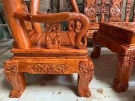 Yếm ghê dày 4cm, ván dày 2cm, chân quỳ vững chãi