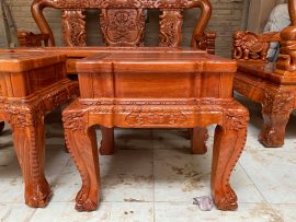 Đôn ghế chân thon, dùng để tạo bàn ghép hoặc đặt vật phẩm trang trí đều đẹp