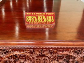 Mặt chính diện của sập với quây chạm song Thọ cài mai