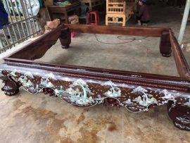 Khung sập (quây + chân) được chế tác tỉ mỉ cẩn thận cả mặt trong và ngoài