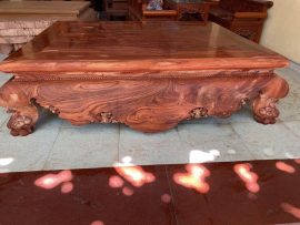 Quây sập dạ cá để trơn điểm xuyết một vài họa tiết nhỏ tạo điểm nhấn