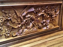 Cận cảnh họa tiết Mai Điểu được khắc họa sắc nét và vô cùng sinh động