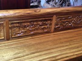 Vách tựa ghế chạm tứ quý Tùng - Sen - Trúc - Mai. Ván ghế để tràn với 100% gỗ gụ nguyên khối không chắp ghép