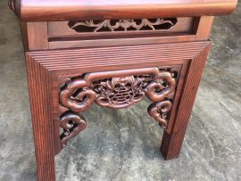 Góc ngang bộ trường kỷ chạm hoa văn tinh tế