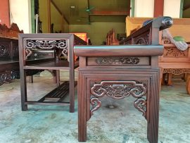 Chương ghế chạm 9 chỉ thẳng tắp, mỗi chỉ dày 7mm