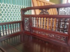 62 con tiện được chia đều ở vị trí chương và tựa tay của trường kỷ.