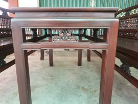 Góc ngang bàn trường kỷ Huế