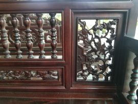 Từng con tiện được chạm đồng đều hút mắt