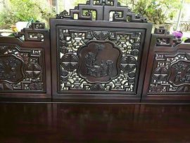 Chạm khắc lọ hoa, lư đồng,... ý chỉ sự thanh nhàn, ngắm hoa chơi cây