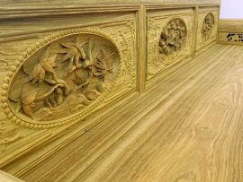 Các họa tiết được đích thân nghệ nhân làng nghề đục tay, chăm chút tỉ mỉ