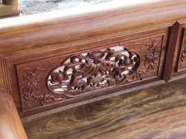 Vách ghế đục Sen Cò sắc nét, tinh xảo
