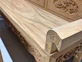 Chân 10 chỉ thẳng tắp, dạ ghế đục hoa văn trang trí truyền thống